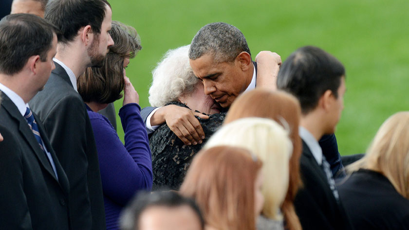 President+Barack+Obama+comforts+families+of+the+victims+at+a+memorial+for+the+victims+of+the+Washington+Navy+Yard+shooting+at+the+Marine+Barracks+in+Washington%2C+D.C.%2C+on+Sunday%2C+September+22%2C+2013.+%28Olivier+Douliery%2FAbaca+Press%2FMCT%29