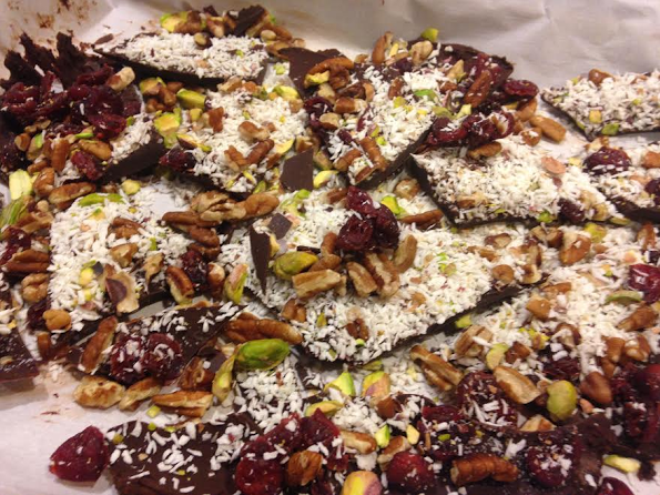 Healthy Recipe of the Week: Dark Chocolate, Cranberry, and Pistachio Bark!