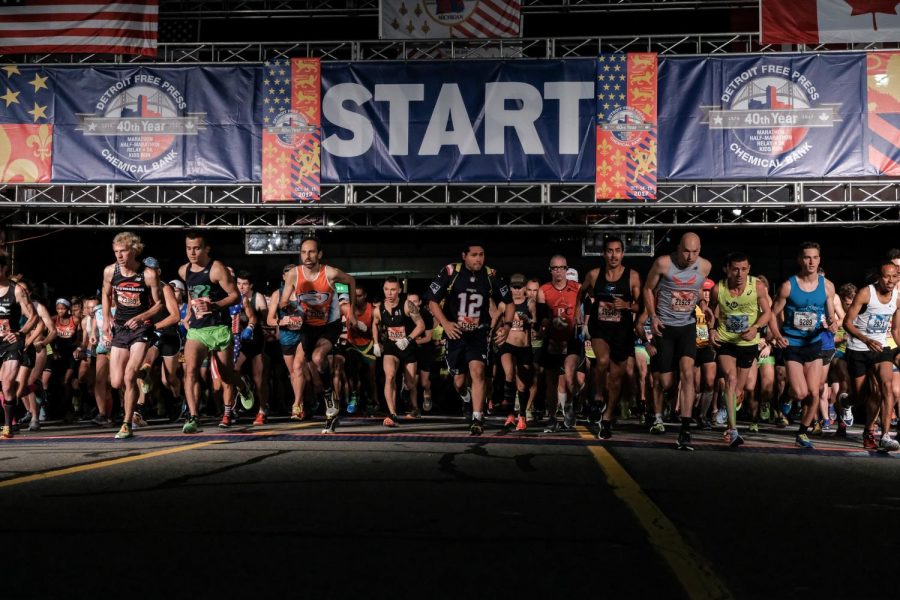 Runners cross the starting line during the 40th Annual Detroit Free Press/Chemical Bank Marathon on Sunday, Oct. 15, 2017 in Detroit, Mich. (Ryan Garza/Detroit Free Press/TNS)