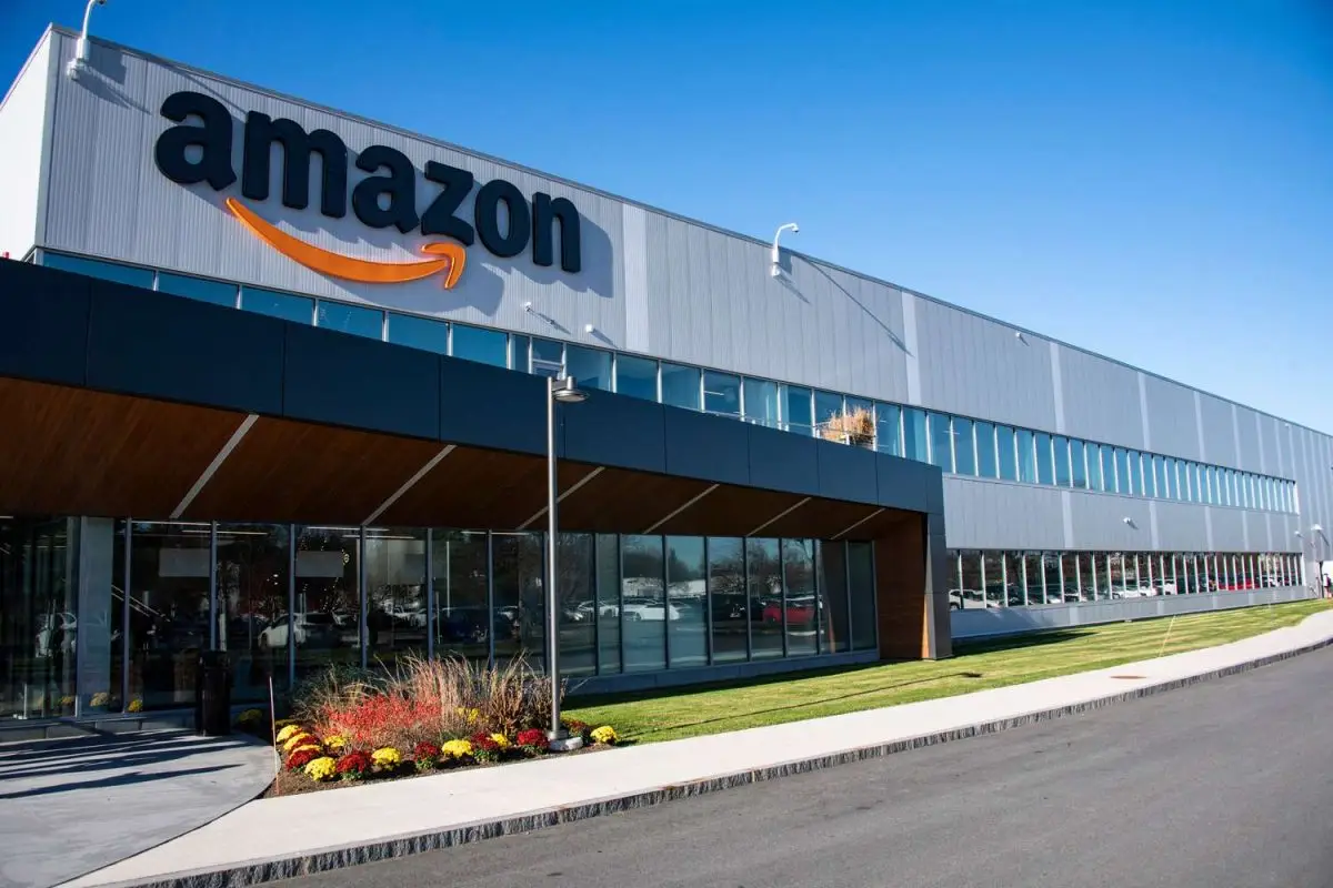 Amazon Cuts 14,000 Employees to Join Big Tech Race to AI